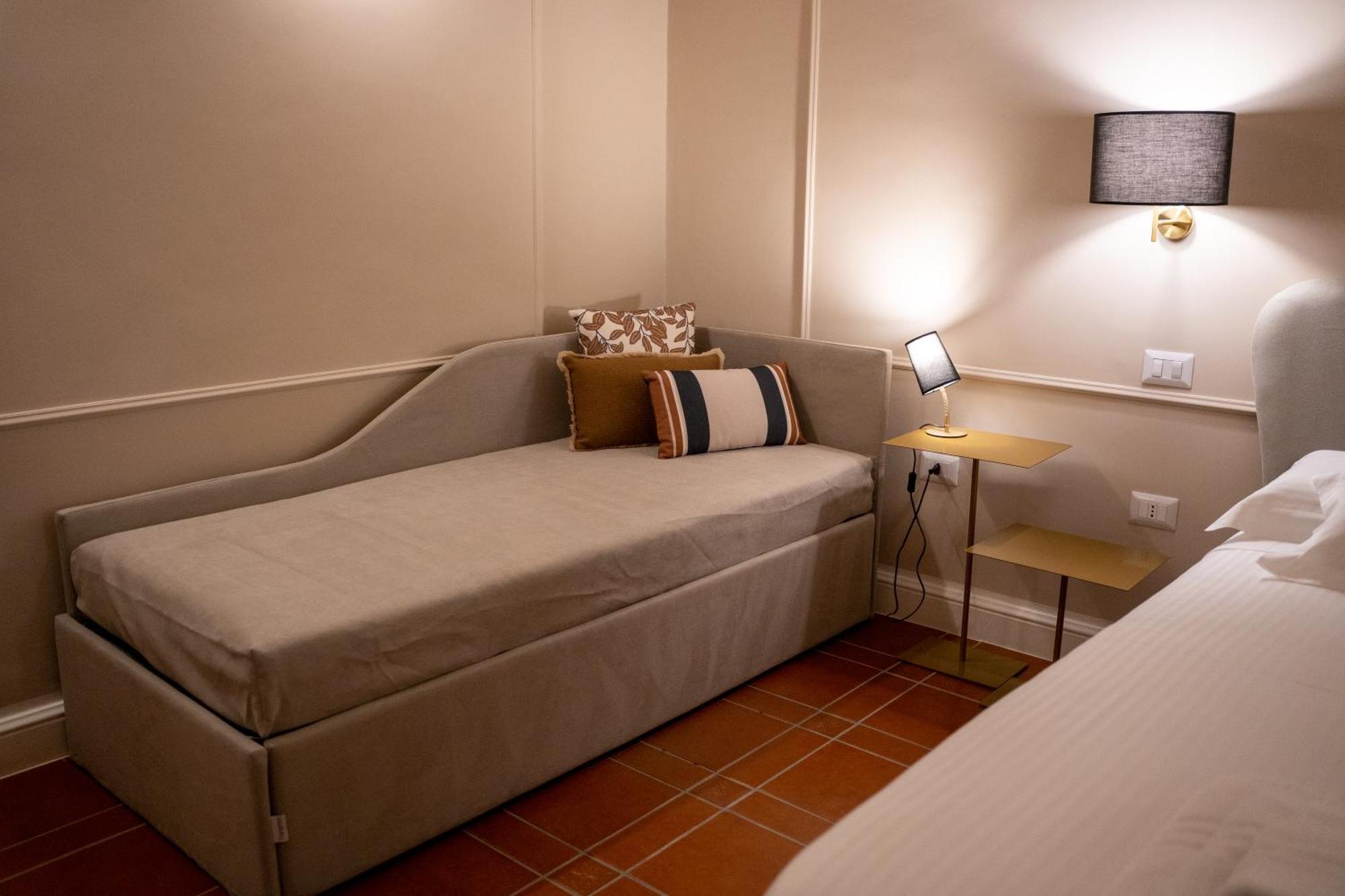 Casa Almika Principe Amedeo Hotel Bari Bagian luar foto