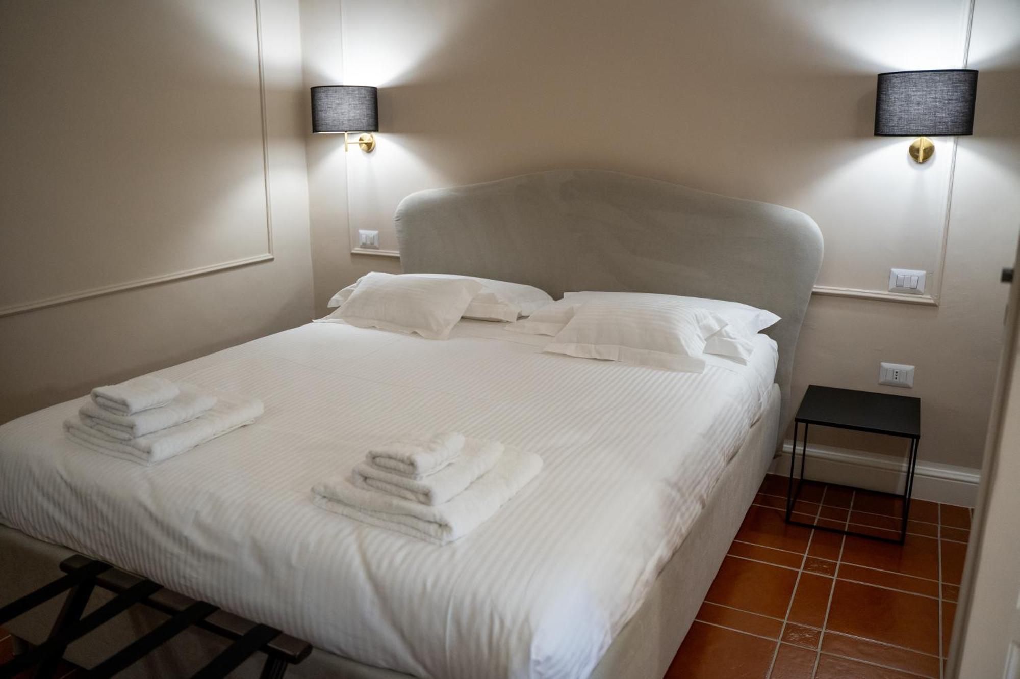 Casa Almika Principe Amedeo Hotel Bari Bagian luar foto